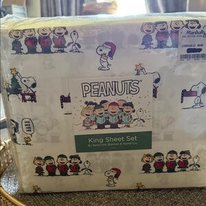 Peanuts White and Red King Sheet Set